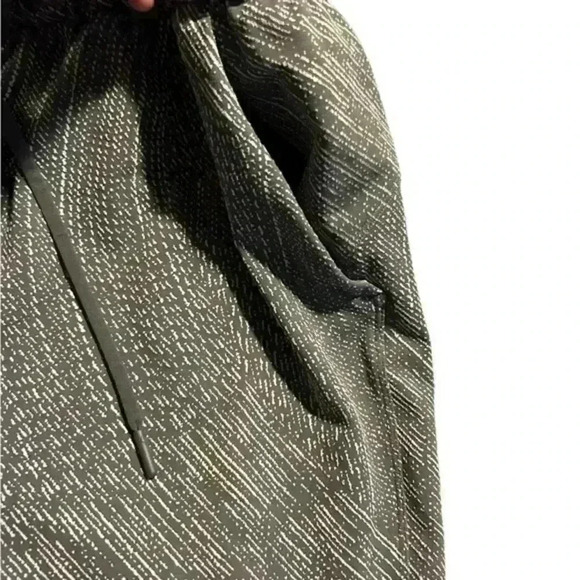 Women’s Lululemon Gray‎ patterned High Waisted Relaxed Crop pants Capris, Sz 10 - Picture 3 of 10
